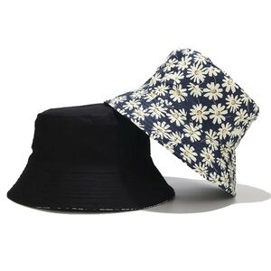 Reversible bucket hat daisies print/solid black. NWOT
